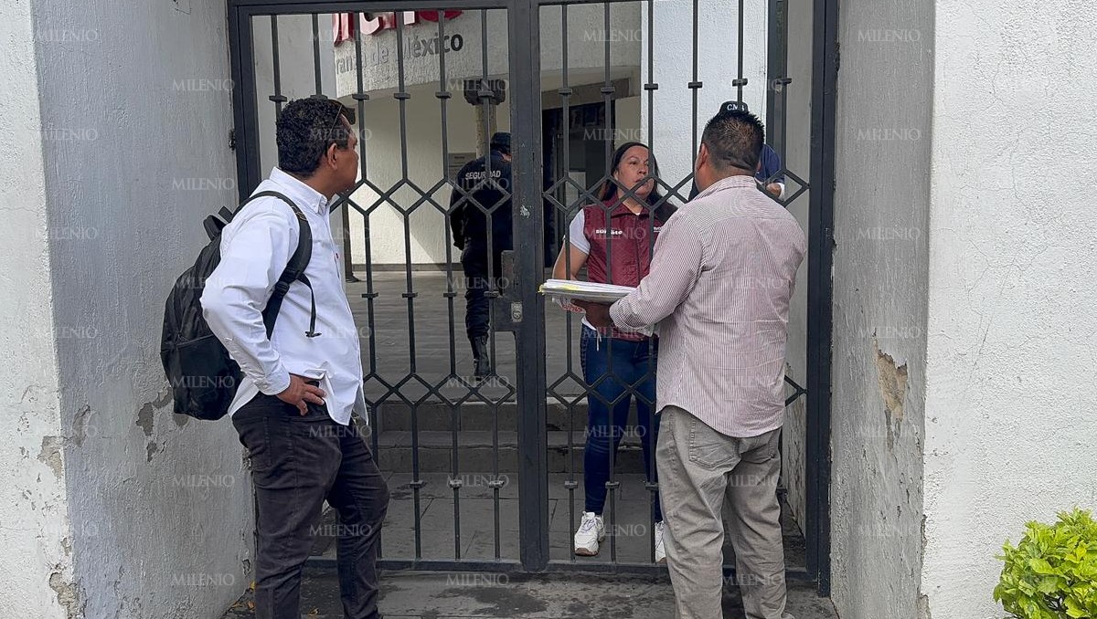 Acudieron a dar aviso de embargo a oficinas de Morena en Guadalajara (Tony Martínez)