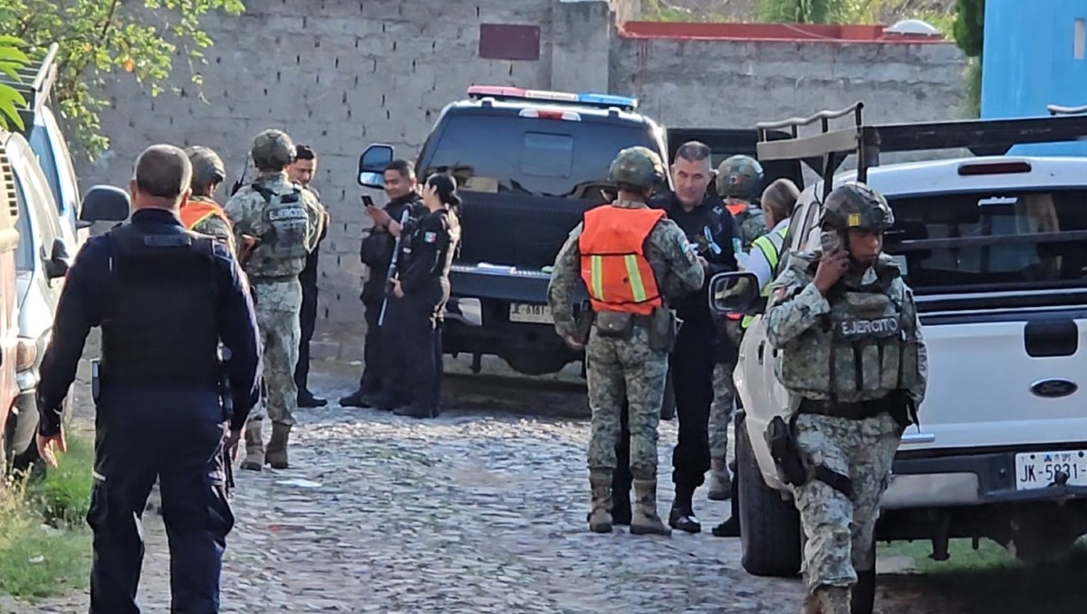 Autoridades acudieron al lugar del hallazgo de un hombre muerto en Tlaquepaque (Juan Carlos Munguía)