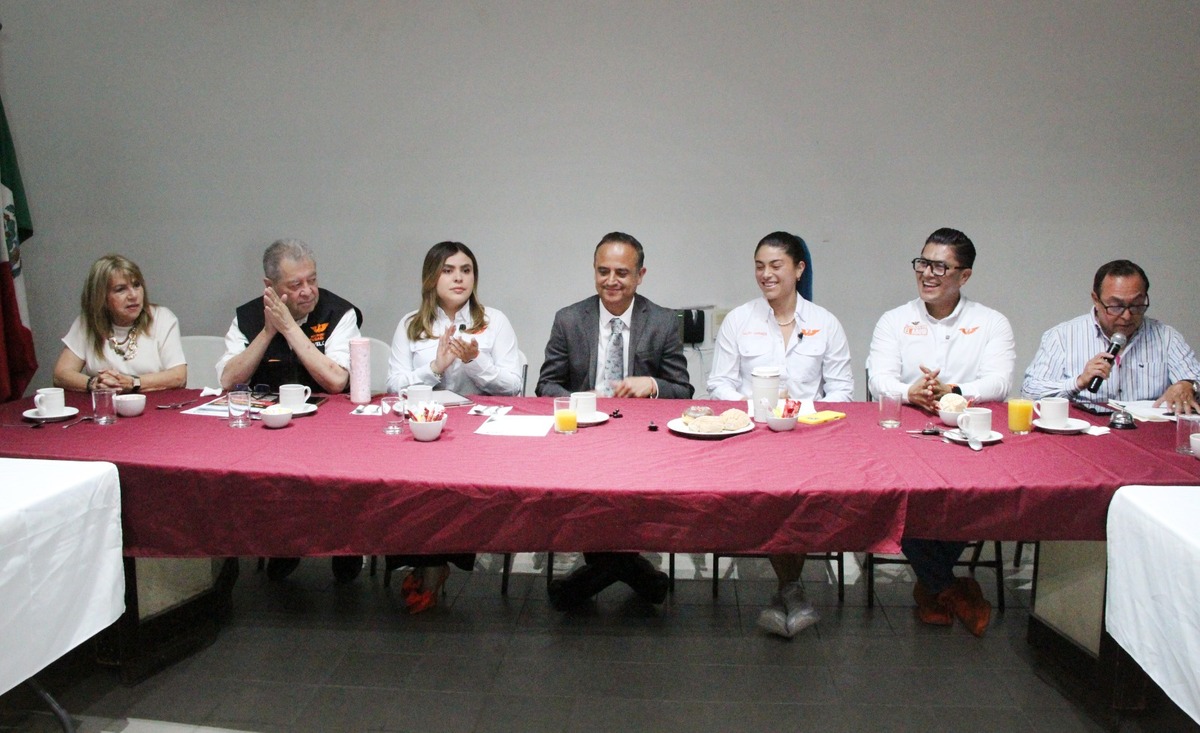 El CLIP sostuvo una reunión con los candidatos a la diputación local de Coahuila del partido Movimiento Ciudadano. (Roberto Amaya)