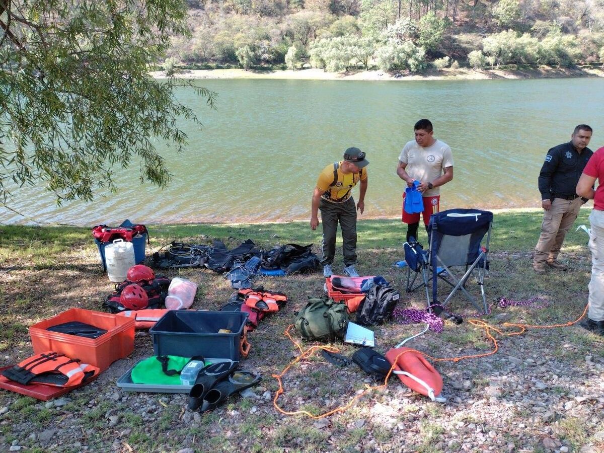 Los cuerpos de emergencia hicieron las labores de búsqueda en el cuerpo de agua. (Cortesía)