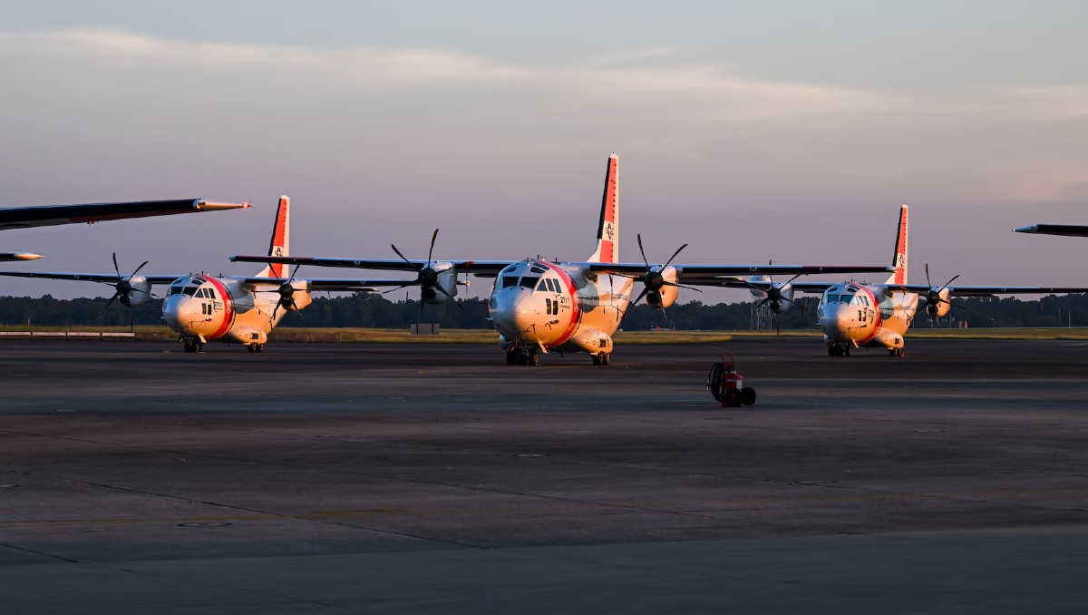 Guardia Costera y la Fuerza Aérea rescatan a personas frente a las costas de Melbourne. | Guardia Costera de Estados Unidos.