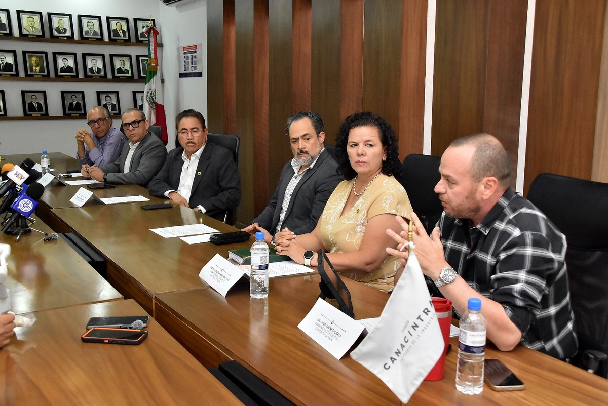 Integrantes de Canacintra invitaron a foro que permitirá a la gente conocer, analizar y contrastar propuestas | Roberto Amaya