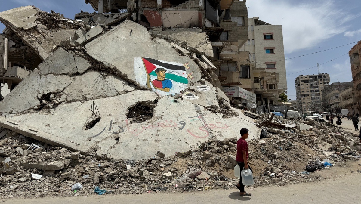 Mural de Lamine Yamal sobre escombros de casa destruida en la Franja de Gaza (EFE)
