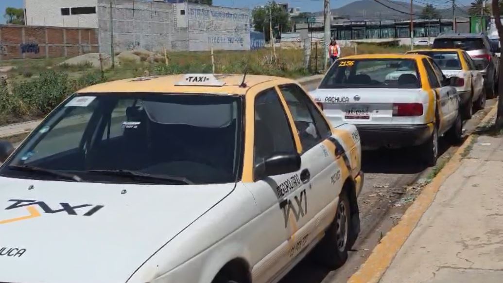 Realizan operativo a taxis en Pachuca. (Guadalupe Trejo)