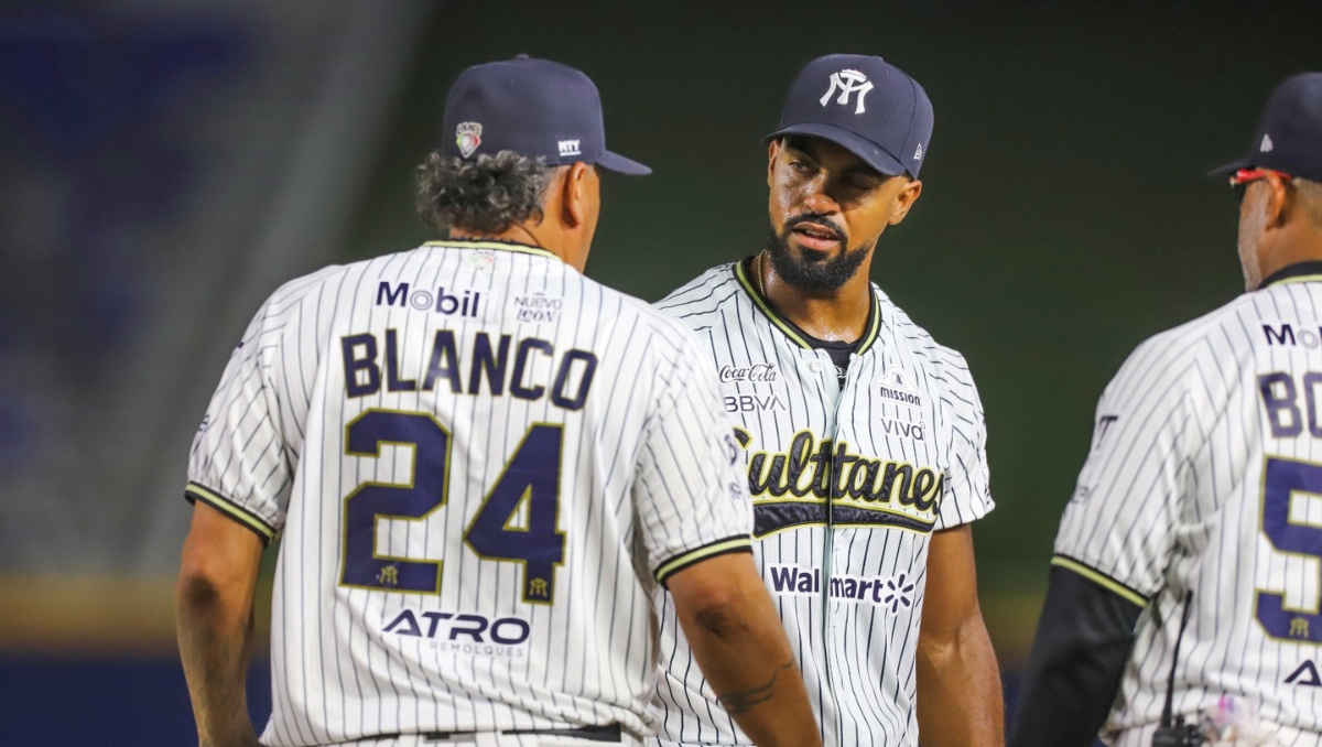 Stephen Tarpley celebra su juego sin hit ni carrera con Sultanes (Roberto Alanís)