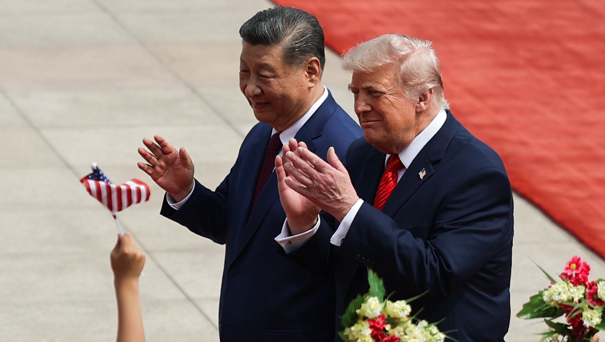 Xi Jinping y Donald Trump reaccionan durante una ceremonia de bienvenida en China. | EFE