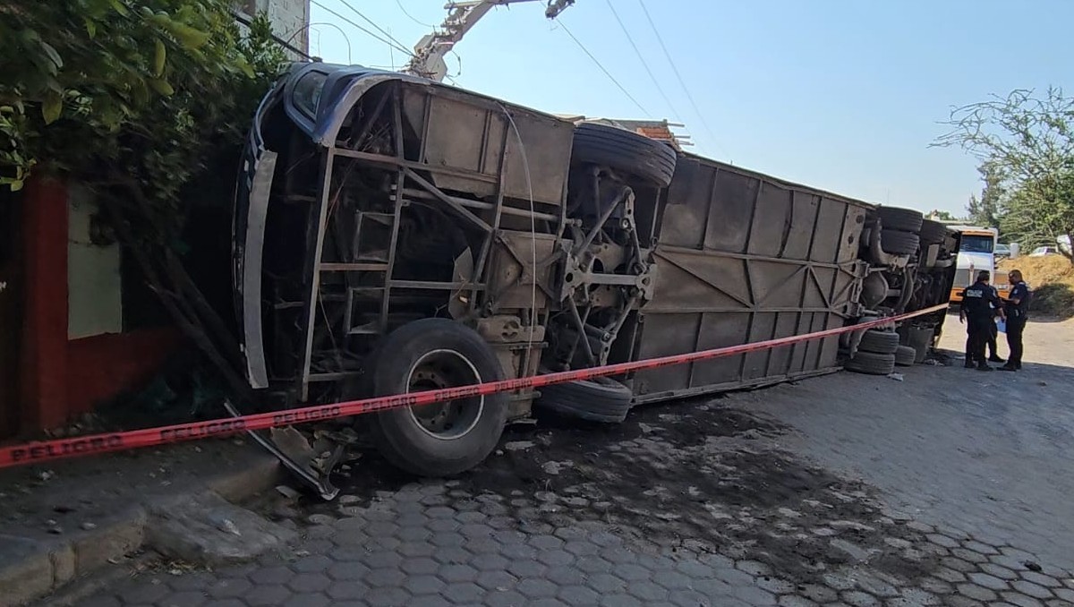 El accidente del autobús fue a la altura de Villa Corona frente a un balneario (Juan Carlos Munguía)