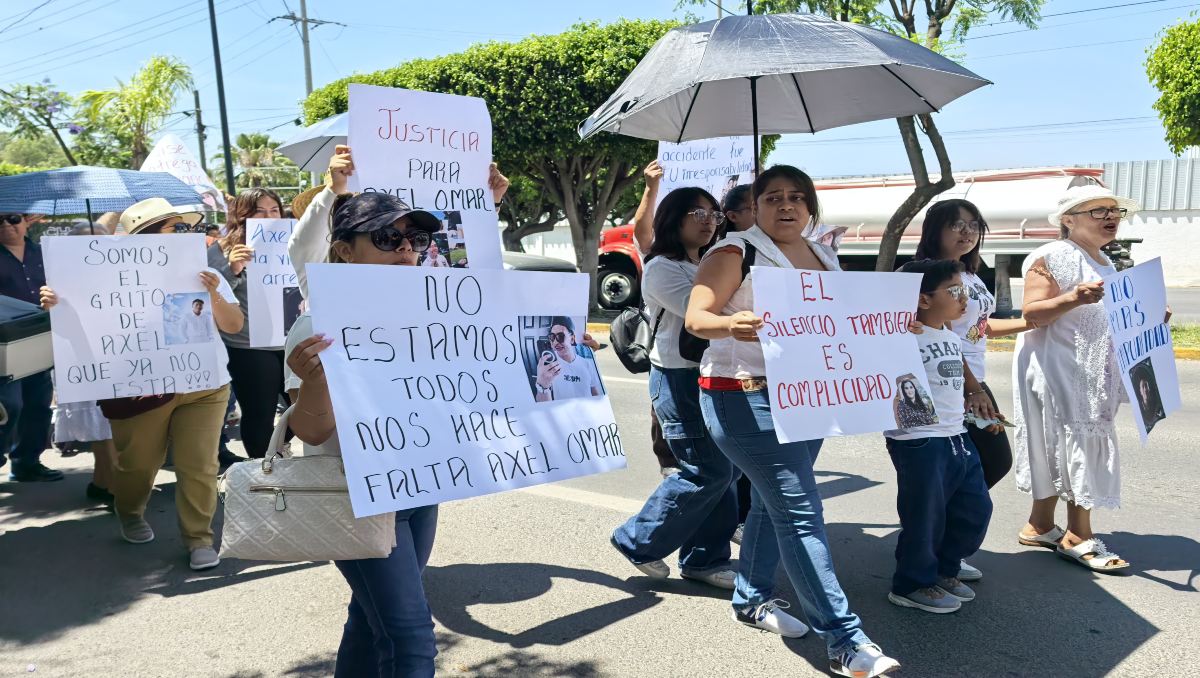 Familiares de Axel Omar e Ian protestan en Casa de Justicia | Especial
