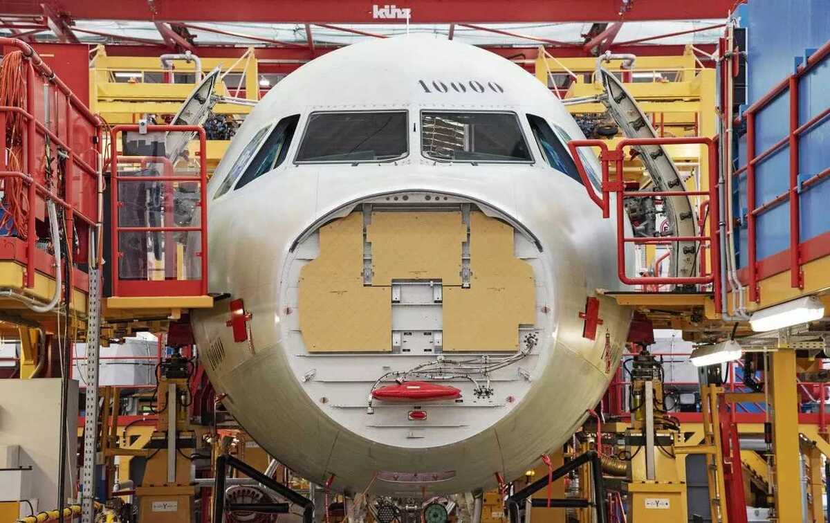 La industria aeroespacial mexicana prevé desaceleración ante incertidumbre por la revisión del T-MEC y nuevos aranceles.