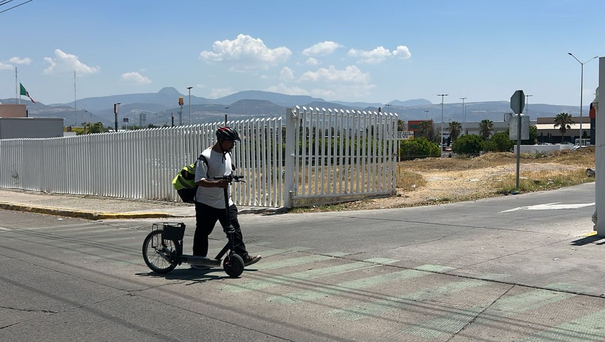 León alista mesas de diálogo para regular patines eléctricos | Especial