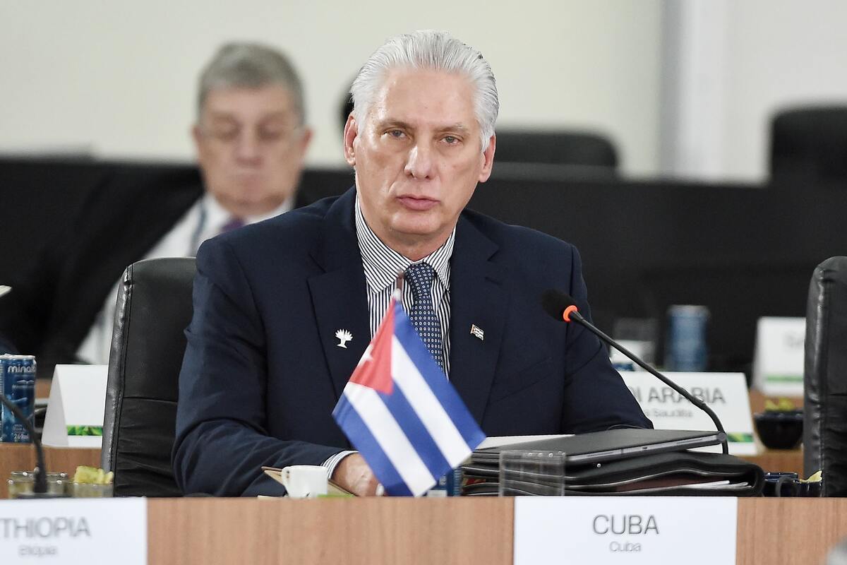 Bajo el liderazgo de Miguel Díaz-Canel, Cuba enfrenta vuelos de inteligencia ysanciones energéticas desde Estados Unidos | Shutterstock
