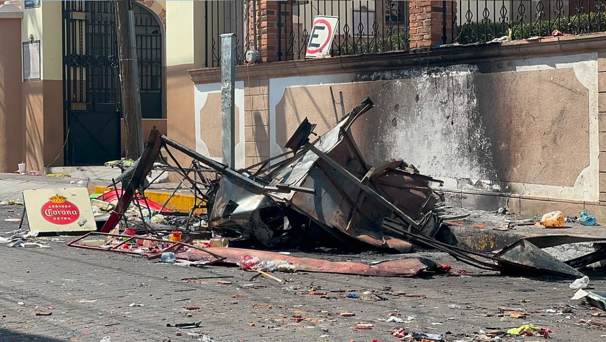 Así lucen las afueras de la parroquia de la Inmaculada Concepción en Amatitán, luego de la tragedia (Foto: Alan Castellanos)