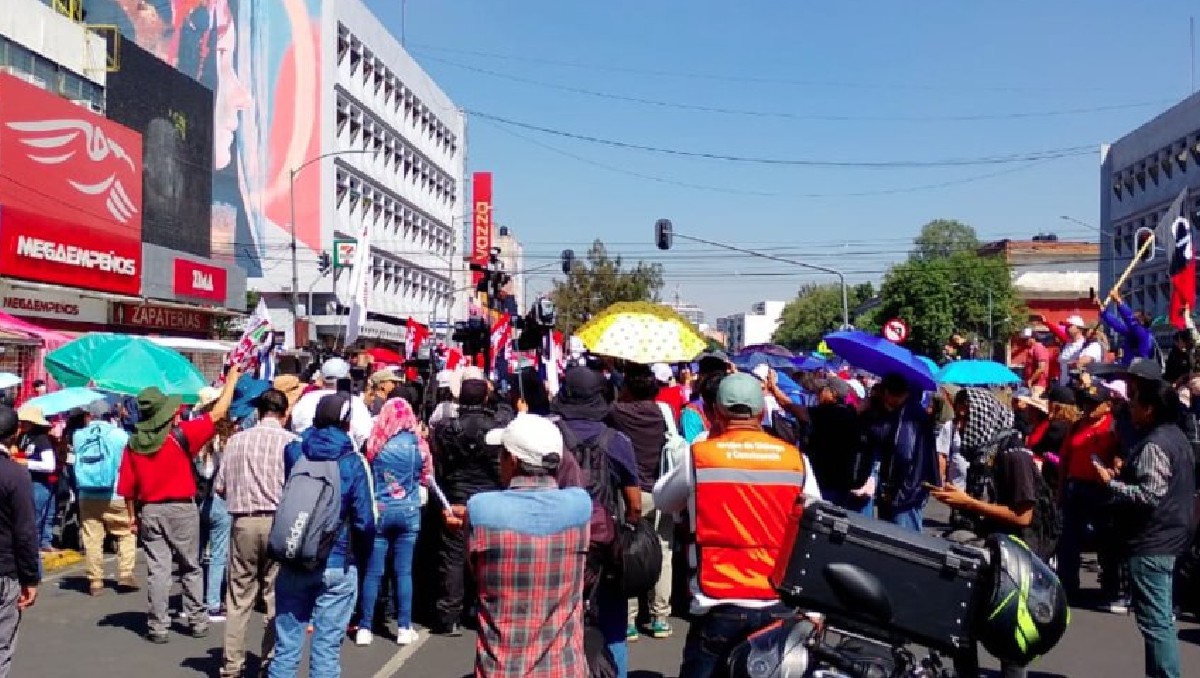 Los manifestantes se concentran en Av. Ribera de San Cosme. | Especial