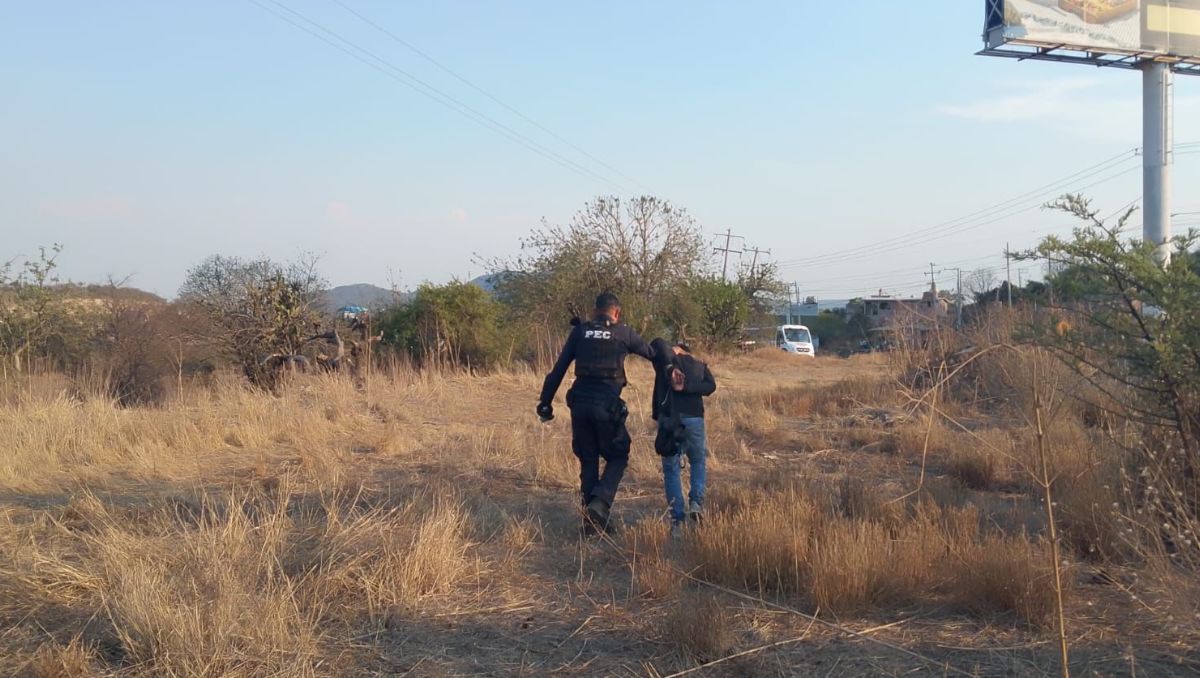 Persecución en carretera Celaya–San Miguel deja un detenido armado y un chofer rescatado