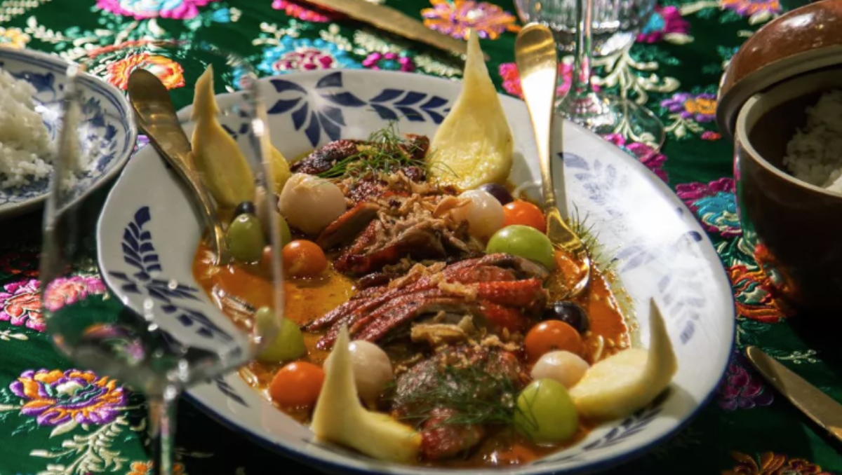 Platilllo de Galanga Thai House. | Foto articulo Guía Michelin / Gaeng Phed Ped Yang / Galanga Thai House
