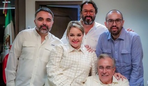 Rubén Rocha Moya y sus cuatro hijos, Eneyda, Rubén, Ricardo y José
