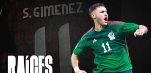 El entorno de Santi Gimenez platicó para el documental "Raíces, el comienzo" cómo el jugador desafió la muerte para estar en su primer Mundial con México.