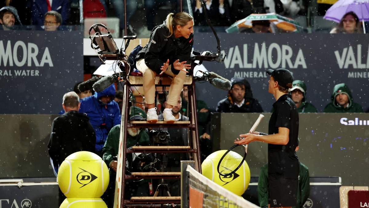 Semifinal entre Sinner y Medvedev en Roma es aplazado por la lluvia; se jugará el sábado (Reuters)