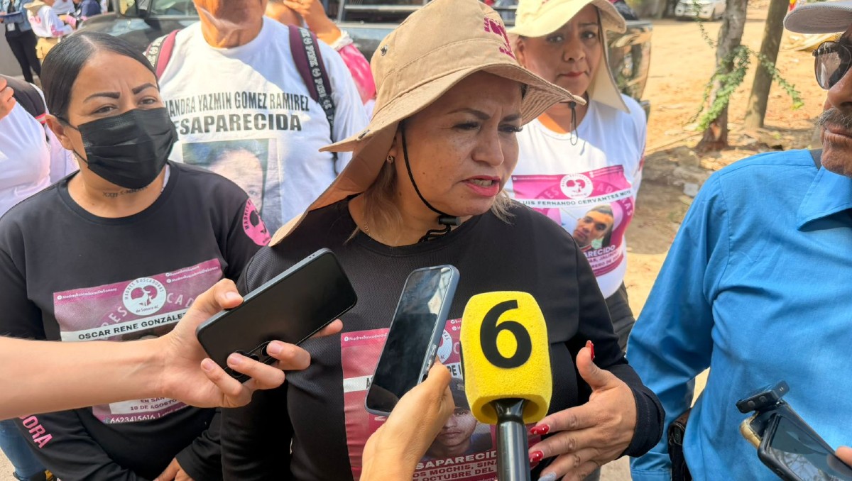 Ceci Flores, representante de las Madres Buscadoras acudió a la fosa en El Salto (Roberto Hurtado)