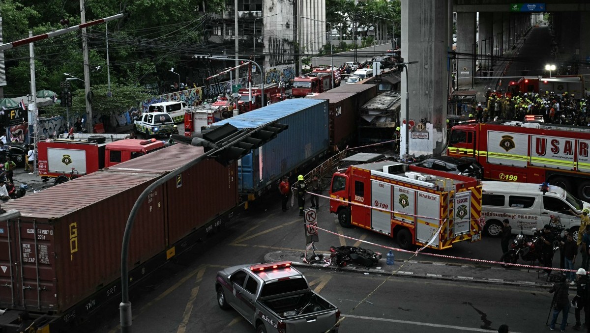 Choque mortal en Tailandia: tren embiste autobús en la capital | AFP