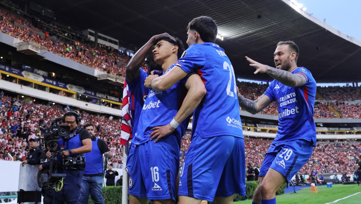 Cruz Azul festeja el primer gol en el Estadio Jalisco (Imago7)