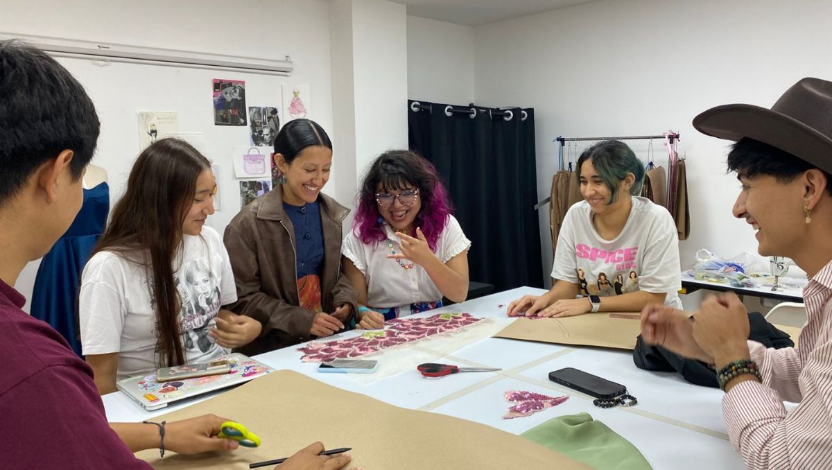 La docente considera que no hay satisfacción más grande que ver el trabajo de sus alumnos ya terminado | Melannie Chávez