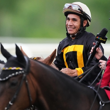 Paco López, jinete mexicano, conquistó el Preakness Stakes montado sobre Napoleon Solo en una carrera donde no eran favoritos.