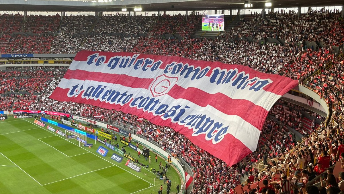Así recibieron los aficionados de Chivas a su equipo para las Semifinales en el Jalisco (Juan Manuel Figueroa)