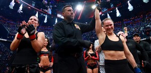 Ronda Rousey hizo rendir a Gina Carano con una palanca al brazo y se llevó la victoria en 17 segundos; insiste que es su última pelea