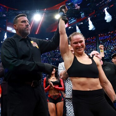 Ronda Rousey hizo rendir a Gina Carano con una palanca al brazo y se llevó la victoria en 17 segundos; insiste que es su última pelea