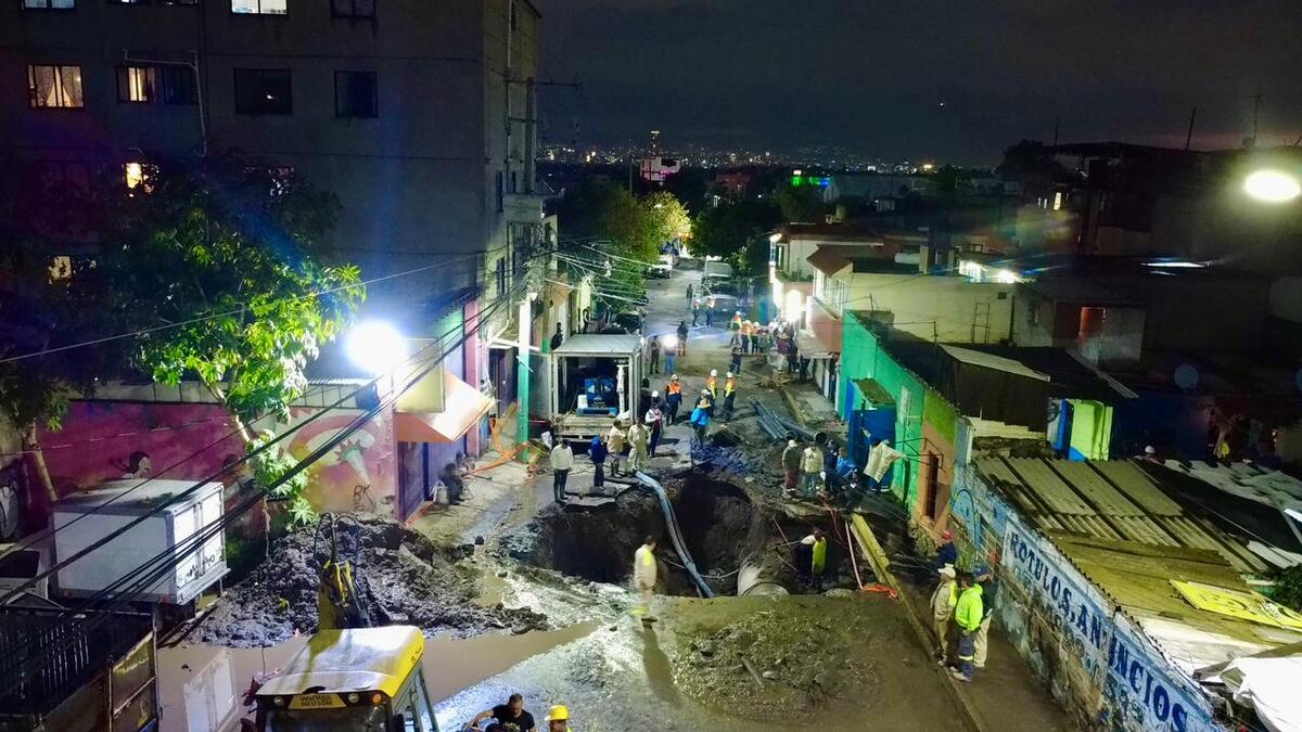 Segiagua finalizó la noche del 15 de mayo las reparaciones de la fuga en la red de agua potable del tanque Estrella. | Foto: Segiagua