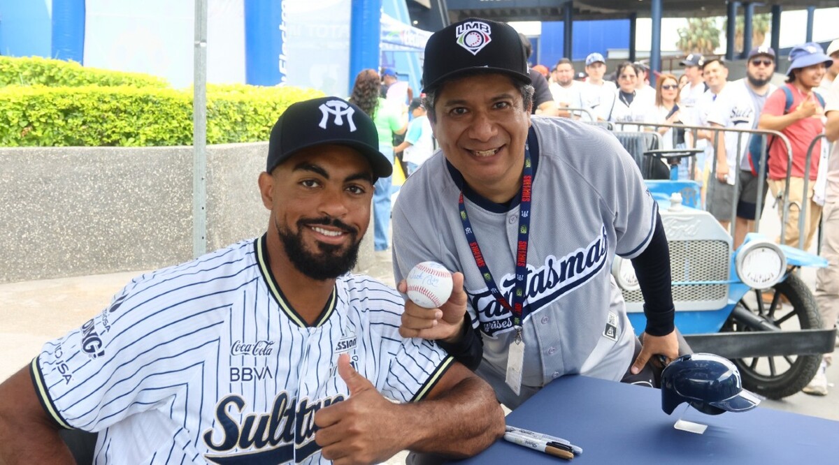 Stephen Tarpley convive con los aficionados previo al juego de Sultanes y Algodoneros (Roberto Alanís)