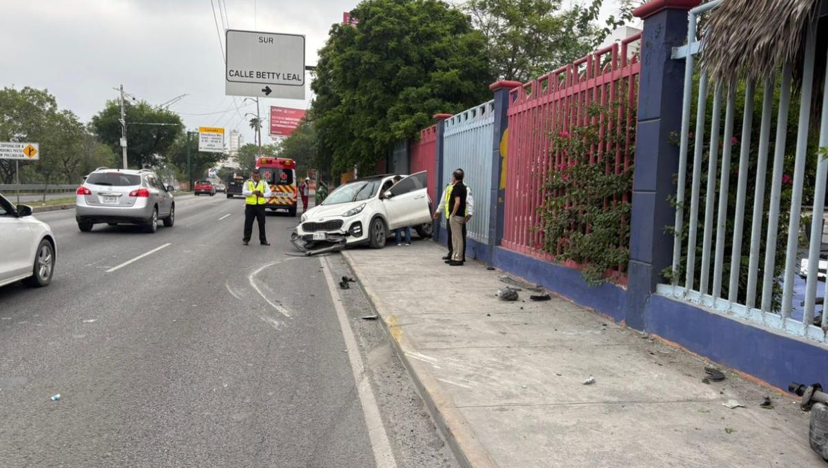 Al lugar también acudieron rescatistas que valoraron a la mujer | Ángel Mercado