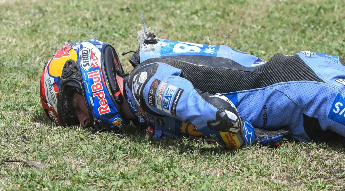 Álex Márquez sufre inquietante accidente en Moto GP y será operado de dos fracturas (AFP)