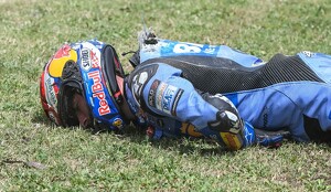 Álex Márquez sufrió un accidente en el Gran Premio de Cataluña de MotoGP que le generó dos fracturas de la vértebra cervical C7 y de la clavícula derecha