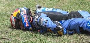 Álex Márquez sufrió un accidente en el Gran Premio de Cataluña de MotoGP que le generó dos fracturas de la vértebra cervical C7 y de la clavícula derecha