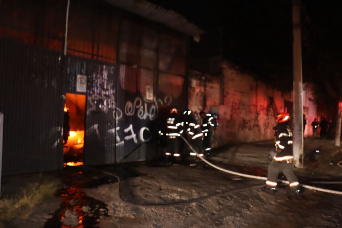 El incendio ocurrió en la colonia Constitución. ( Juan Carlos Munguía)