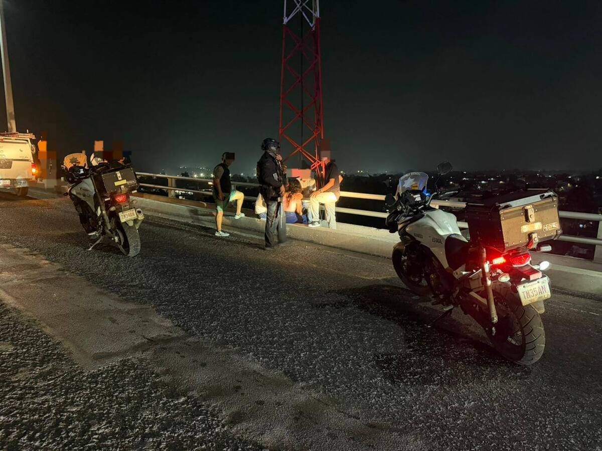 Mujer intenta suicidarse desde el puente Tampico tras pelea con novio