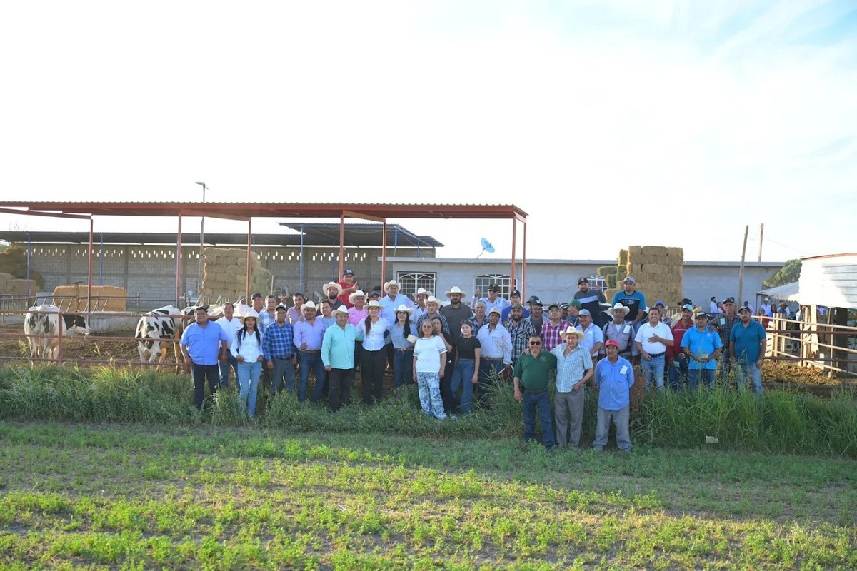 Presidenta Municipal de Lerdo entrega a productores | Especial