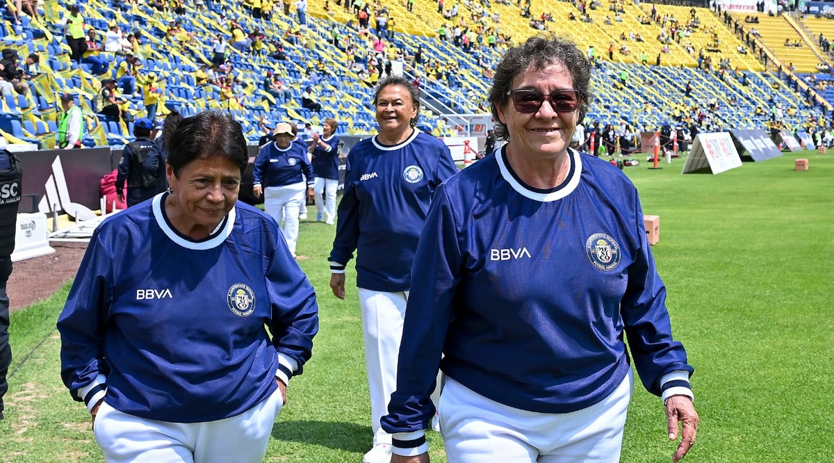 Reconocen a jugadoras de la Selección de 1971 en la Final de la Liga MX Femenil (Imago7)