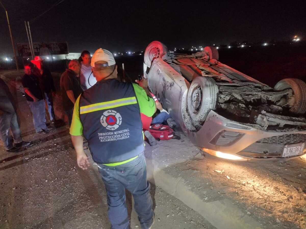 Rescatistas realizaron labores para rescatar al conductor del automóvil | Especial