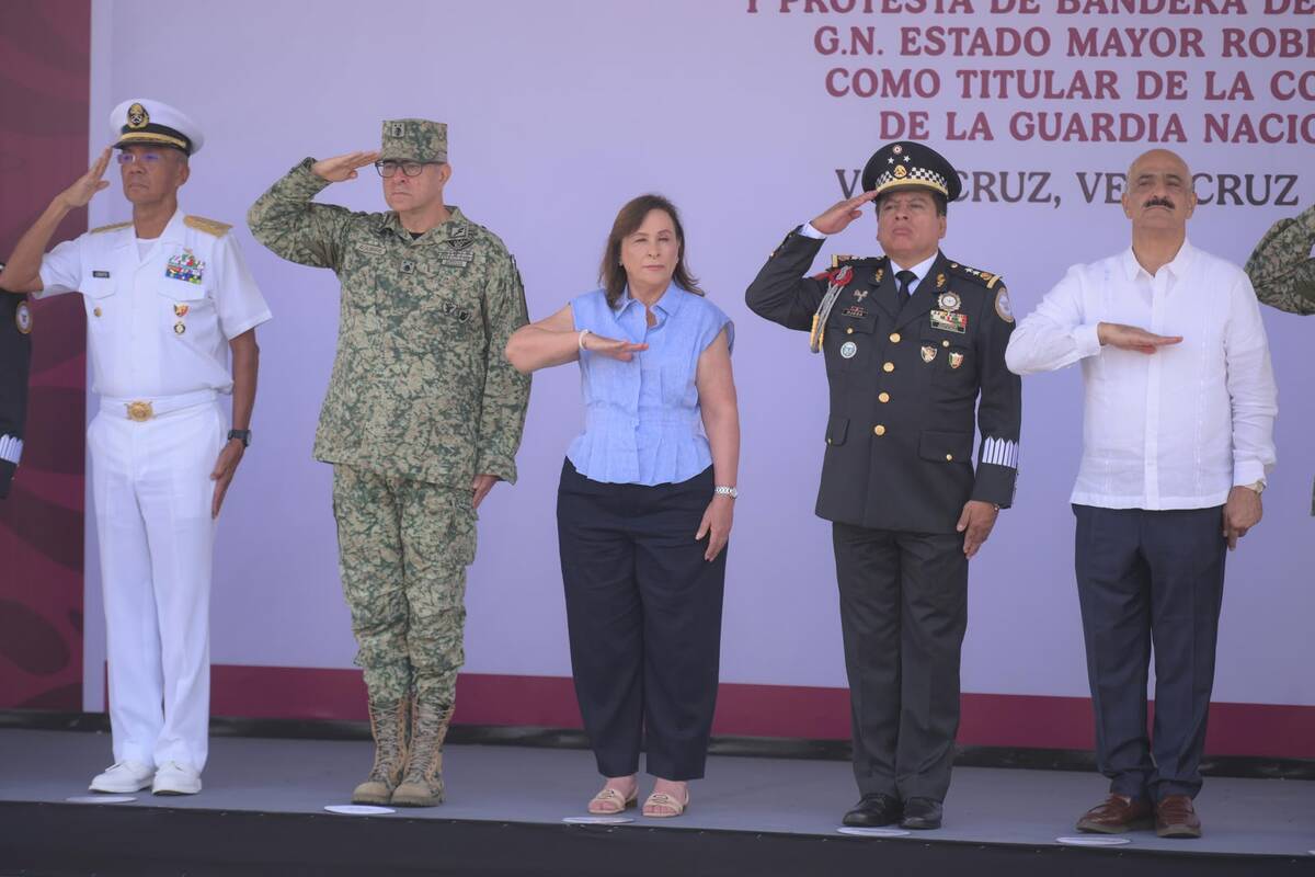 El general Roberto Bernal toma el control de la GN en Veracruz. | Foto: Especial