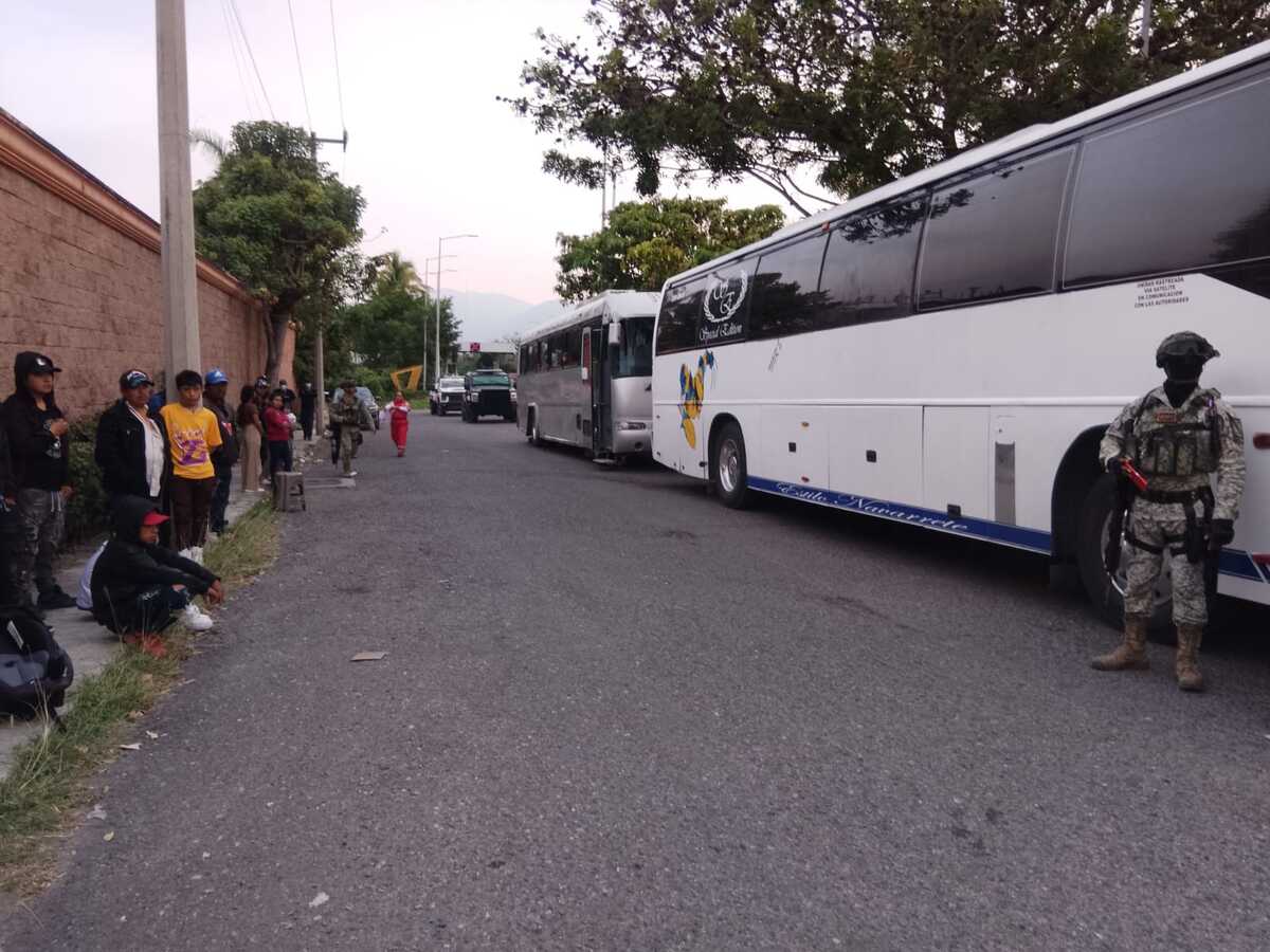 Se volcó camión de pasajeros con destino a Chialapa. | Foto: Especial