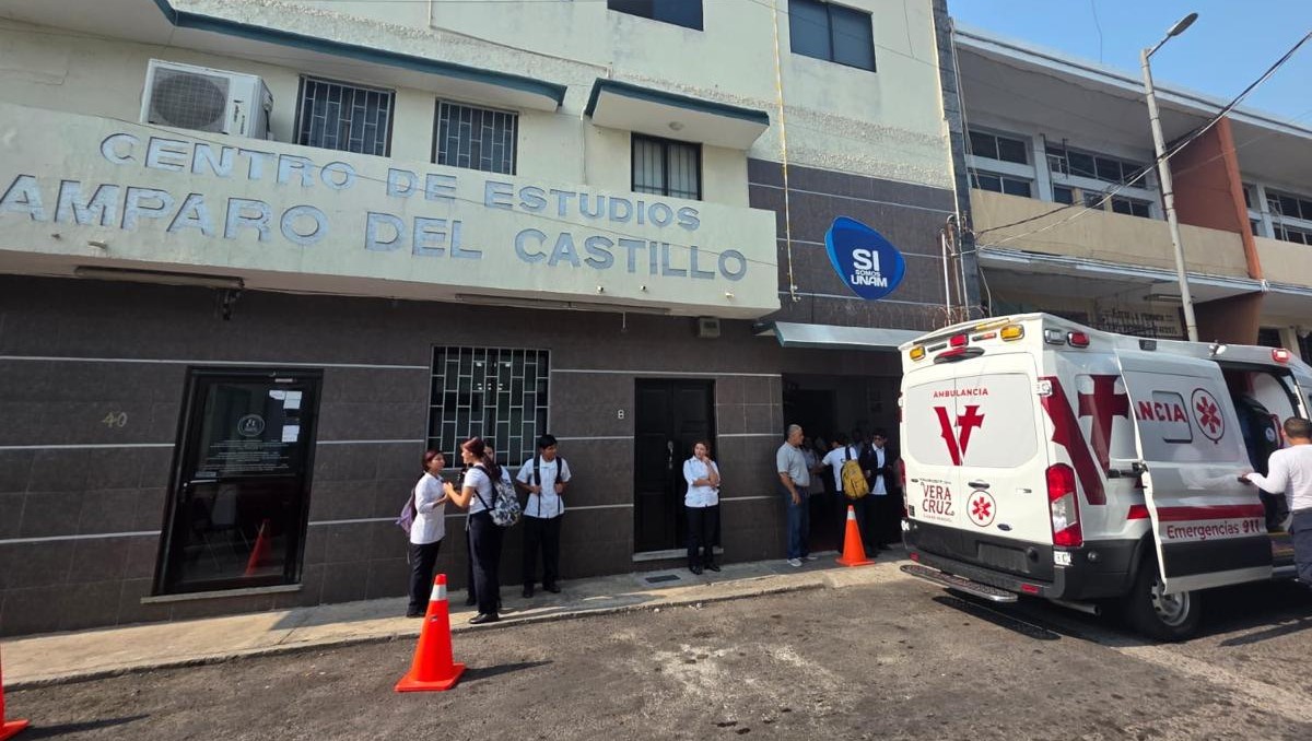 Autoridades resguardan Escuela de Enfermería de Veracruz. | Especial.