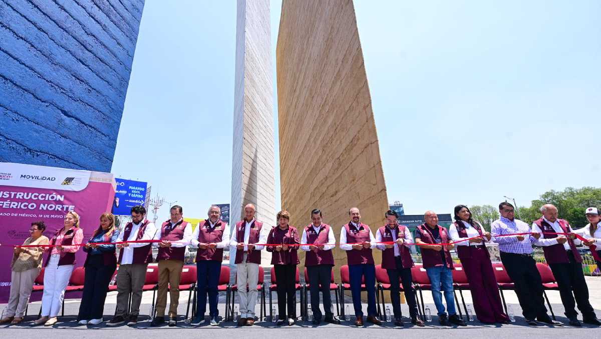 Delfina Gómez, acompañada de Jesús Esteva, cortó el listón para la reinauguración del Periférico Norte. | Foto: Especial