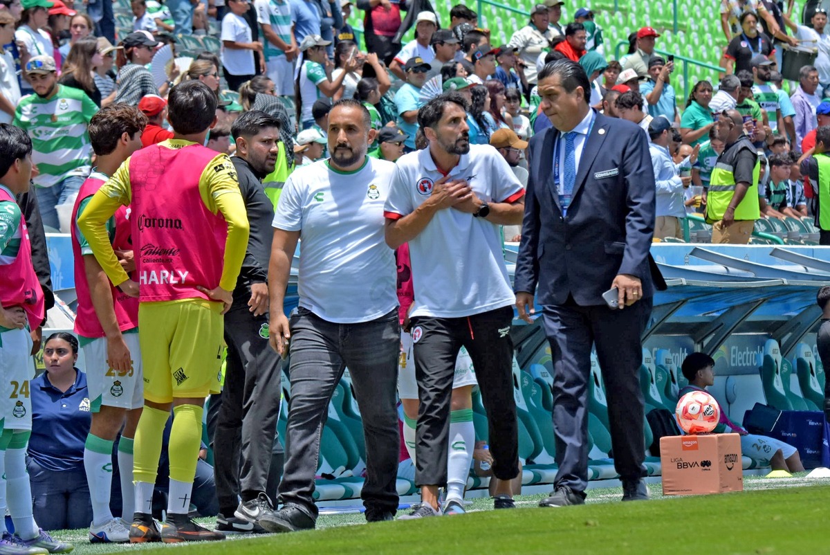 El domingo 17 de mayo Luis Michel, técnico de Xolos de Tijuana en la Sub19, recibió un empujón de un jugador del Santos Laguna | Roberto Amaya