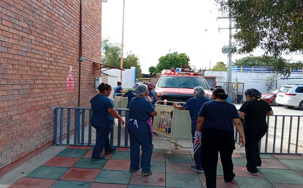 Evacuan guardería por fuga de gas en Torreón. | Foto: Especial