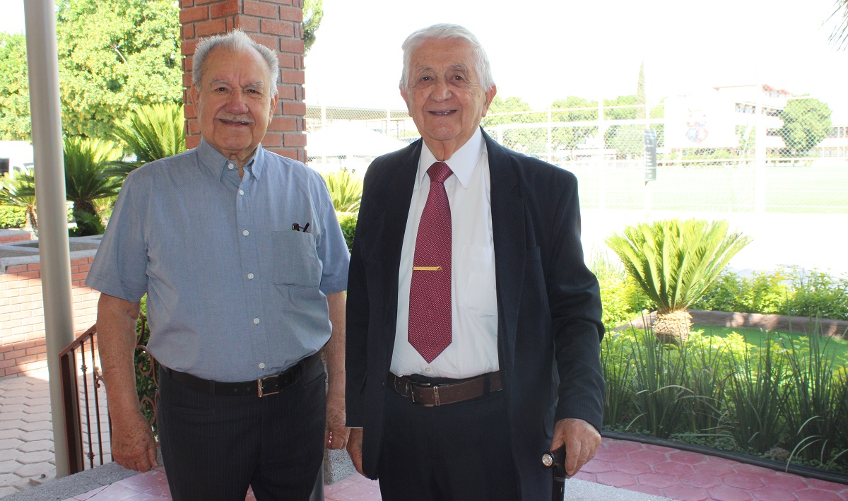 Hermanos lasallistas José Rubén Sámano y Antonio Deloya, siembran en el Instituto Francés de La Laguna un legado educativo basado en el humanismo.