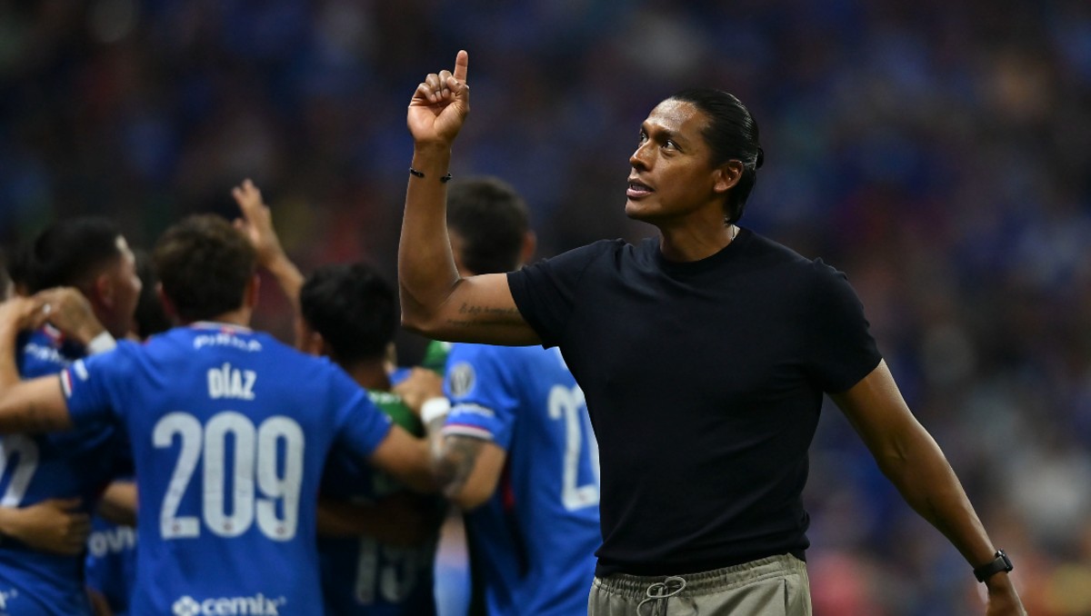 Joel Huiqui seguirá como DT de Cruz Azul si gana el título del Clausura 2026 (Imago7)