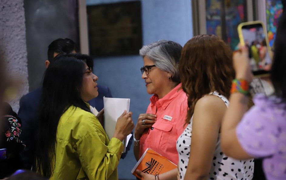 La reunión concluyó en altercado, ya que activistas y ex senadora Indira Kempis confrontaran a la coordinadora de MC, Sandra Pámanes. | Kevin Recio